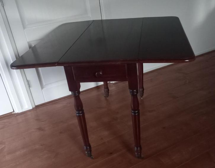 Hangoortafel sidetable messing wieltjes @DOC61, Antiek en Kunst, Antiek | Meubels | Tafels, Ophalen