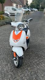 Te koop scooter, Fietsen en Brommers, Snorfietsen en Snorscooters, Overige merken, Ophalen of Verzenden, Zo goed als nieuw, Benzine