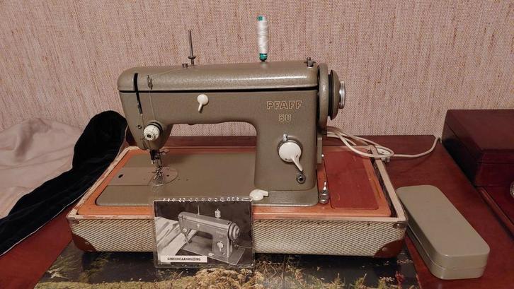 Pfaff elektrische naaimachine uit ong. 1956, Antiek en Kunst, Antiek | Naaimachines, Ophalen