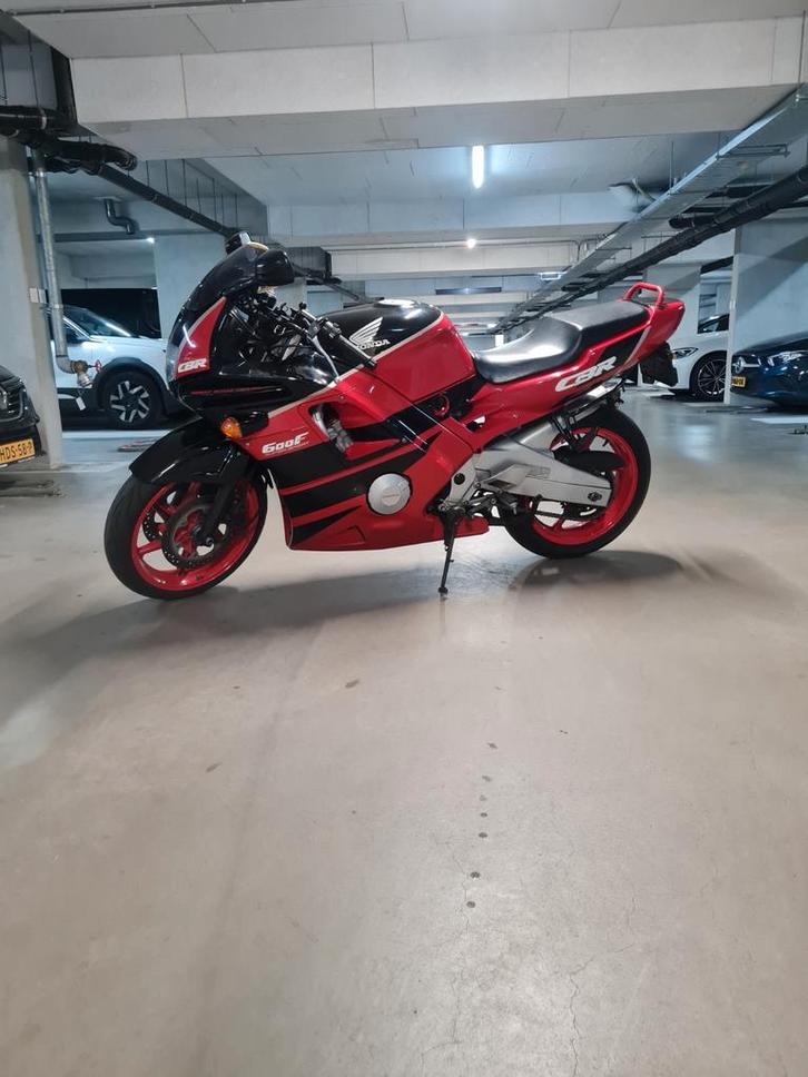 Nette honda cbr600f, Motoren, Motoren | Honda, Particulier, Super Sport, meer dan 35 kW, 4 cilinders, Motorrijbewijs A, Ophalen of Verzenden
