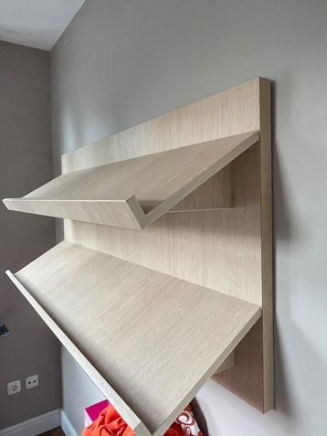 Schuine boekenplank - wandplank  beschikbaar voor biedingen
