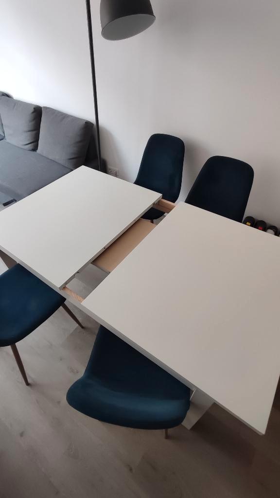 IKEA BJURSTA Extendable Dining Table, Huis en Inrichting, Tafels | Eettafels, Zo goed als nieuw, 50 tot 100 cm, 200 cm of meer