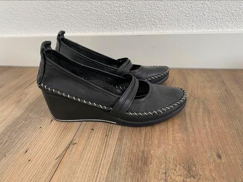 (NIEUW) prachtige zwarte sleehak pumps maat 36 ECHT LEER, Kleding | Dames, Schoenen, Zo goed als nieuw, Zwart, Ophalen of Verzenden