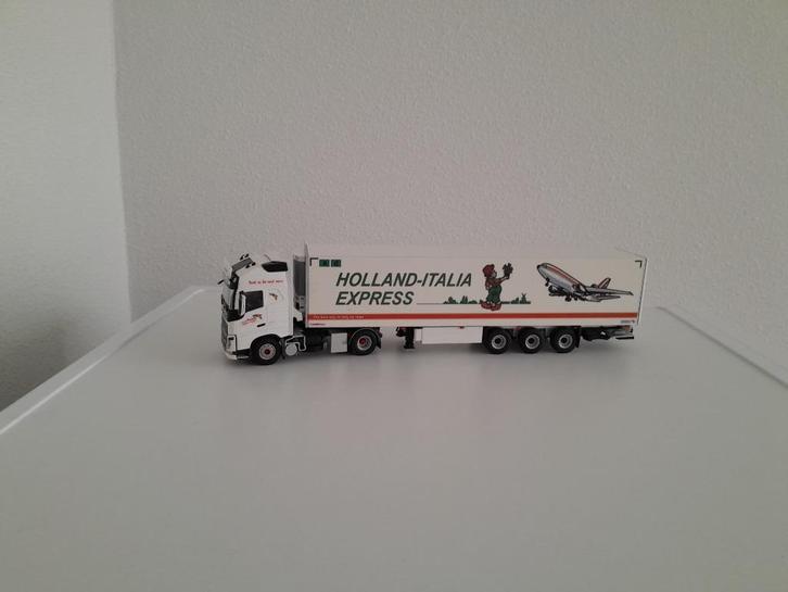 Volvo v.d.Kwaak Transport met Holland - Italia koeltrailer ., Hobby en Vrije tijd, Modelauto's | 1:50, Nieuw, Bus of Vrachtwagen