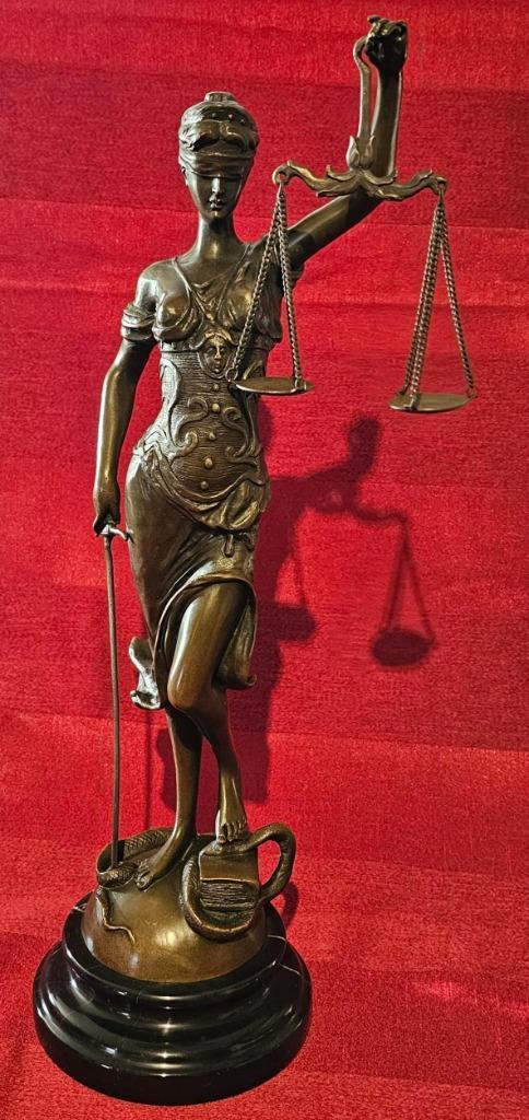 Vrouwe Justitia volledig brons, gesigneerd op marmeren voet, Antiek en Kunst, Curiosa en Brocante, Ophalen