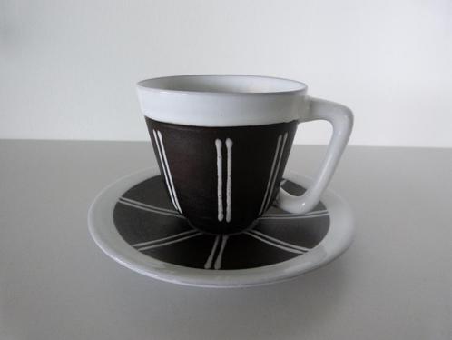Vintage kop en schotel -  aardwerk/keramiek -  De Haemstede, Antiek en Kunst, Antiek | Servies los, Ophalen of Verzenden