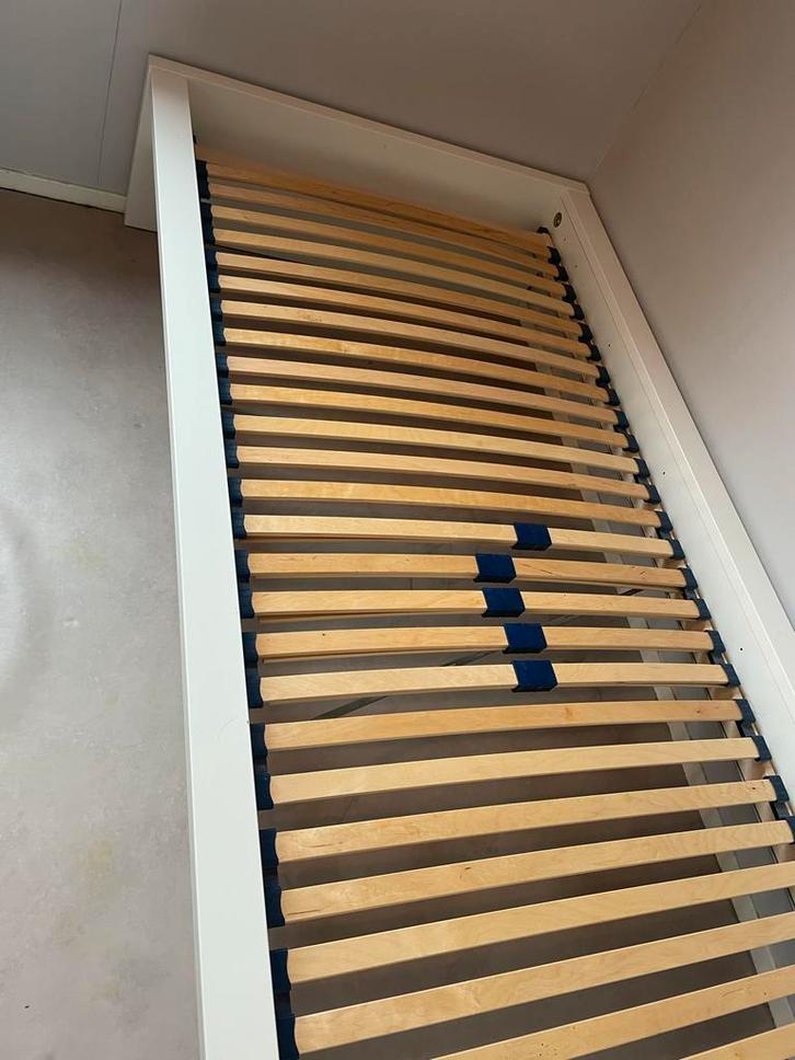 IKEA Malm Bed - Wit - Lattenbodem, Huis en Inrichting, Slaapkamer | Bedden, Gebruikt, Eenpersoons, 90 cm, 200 cm, Hout, Wit, Ophalen of Verzenden