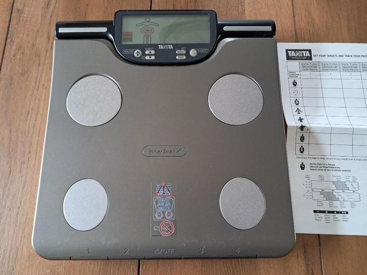 TANITA BC-601 - Segmentale Lichaamsanalyse weegschaal, Witgoed en Apparatuur, Weegschalen, Zo goed als nieuw, Digitaal, Personenweegschaal