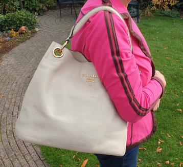 PRADA  - Lederschoudertas. Crème wit. beschikbaar voor biedingen