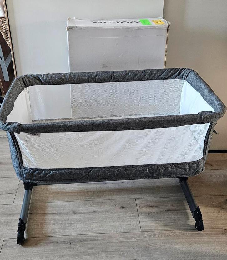 We-Too Co-Sleeper Wieg - Zo Goed Als Nieuw, Kinderen en Baby's, Babywiegjes en Ledikanten, Zo goed als nieuw, Wieg, Ophalen of Verzenden
