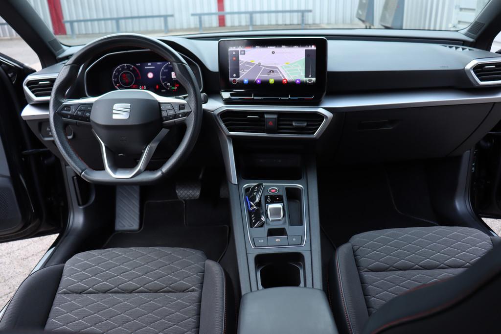SEAT Leon Sportstourer 1.5 eTSI FR Launch Edition O.a: Clima, 4 cilinders, Leon, Leder en Stof, Zwart