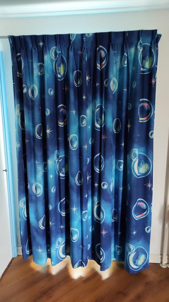 Zonwerende Gordijnen Blauw met Sterrenstelsel Patroon, Huis en Inrichting, Stoffering | Gordijnen en Lamellen, Gebruikt, 200 cm of meer