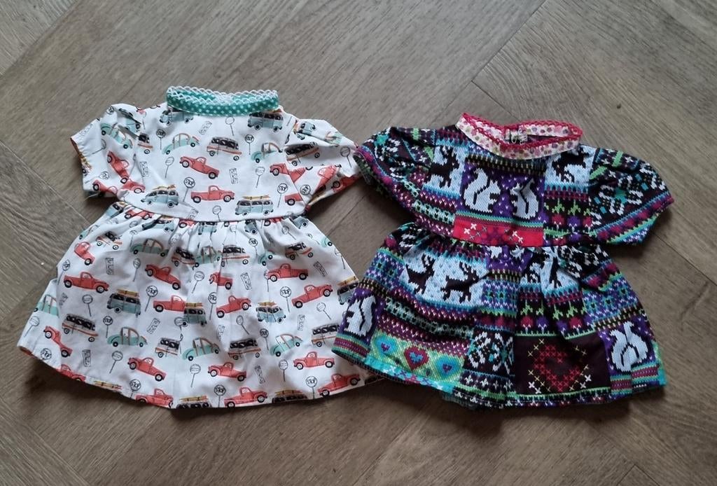 Twee poppenjurkjes, Ophalen of Verzenden, Zo goed als nieuw, Overige typen