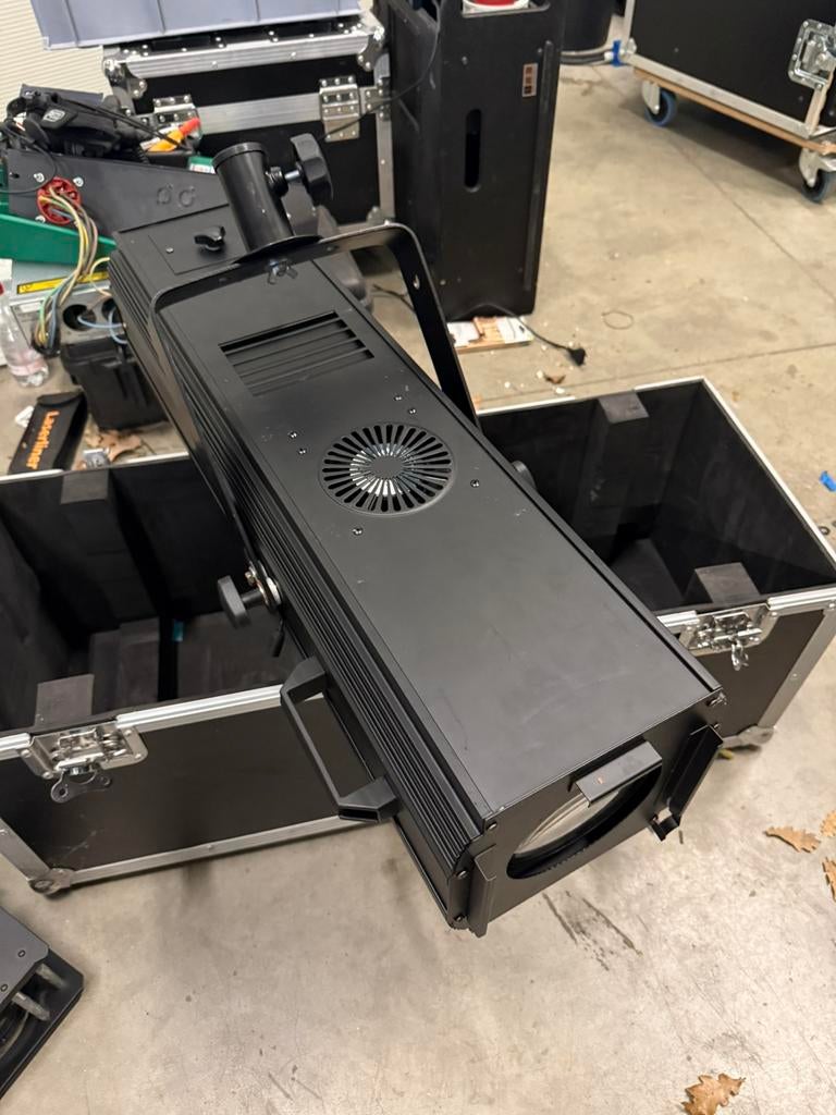 Elation volgspot inclusief nette flightcase, Ophalen of Verzenden, Zo goed als nieuw, Overige instrumenten, Flightcase