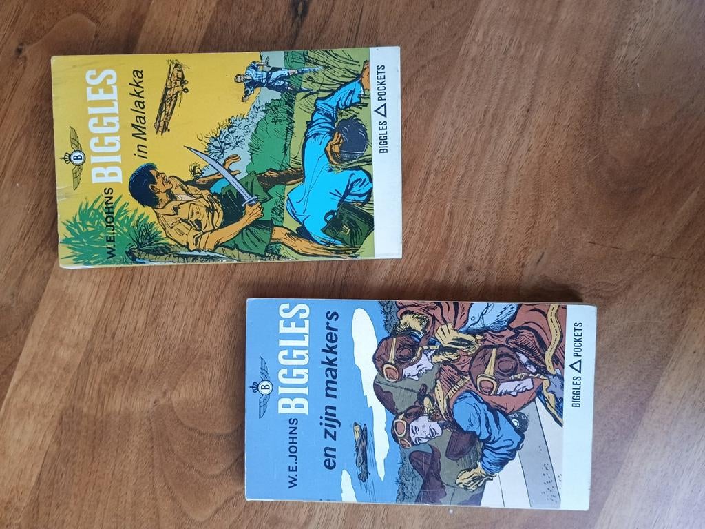 Biggles boeken: Biggles in Malakka en Biggles en zijn makker, Ophalen