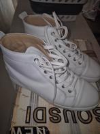 Christian louboutin 42, Kleding | Heren, Schoenen, Christian Louboutin, Wit, Ophalen of Verzenden, Zo goed als nieuw