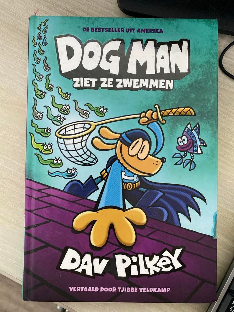 Dog Man: Ziet Ze Zwemmen - Dav Pilkey, Ophalen of Verzenden, Zo goed als nieuw, Fictie algemeen