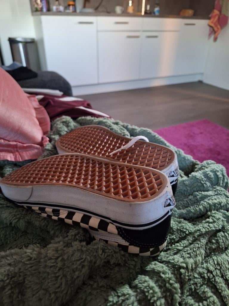 1 x gedragen vans mt 40 nu €20, Kleding | Dames, Schoenen, Ophalen of Verzenden, Zo goed als nieuw, Zwart, Sneakers of Gympen