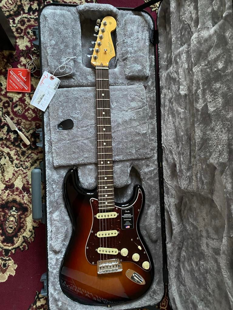 Fender American Pro 2 Stratocaster Sunburst Rosewood, Muziek en Instrumenten, Ophalen of Verzenden, Zo goed als nieuw, Solid body