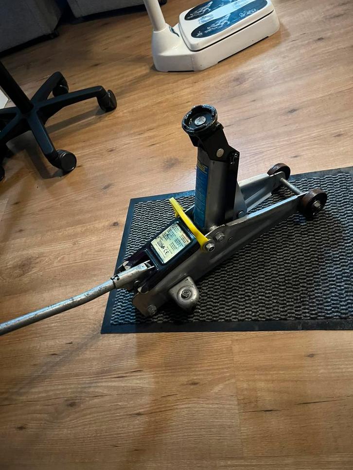 Stevige Garagekrik 2 Ton Direct Klaar voor Gebruik!, Auto diversen, Krikken, Zo goed als nieuw, Garagekrik, Hydraulisch, Ophalen