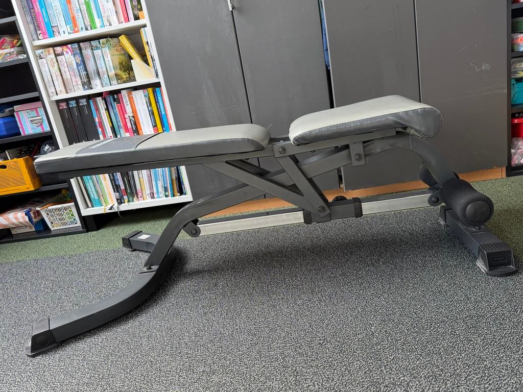 Verstelbare trainingsbank / halterbank merk Powerhouse, Sport en Fitness, Fitnessmaterialen, Ophalen, Gebruikt, Buik, Fitnessbank