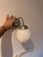 Elegante Wandlamp met Melkglas Bol en Metaal, Ophalen of Verzenden, Gebruikt, Glas