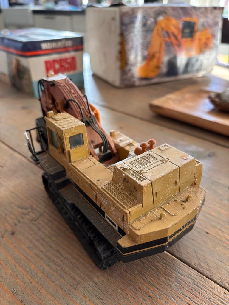 Komatsu PC650 1:50 Bulldozer - Onderdeel van Grote Verzameli, Hobby en Vrije tijd, Modelauto's | 1:50, Ophalen of Verzenden, Gebruikt