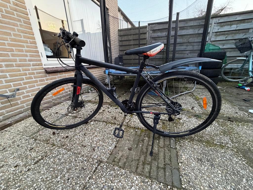 Jongensfiets 28 inch - Zwart, met versnellingen, Fietsen en Brommers, Fietsen | Jongens, Ophalen of Verzenden, Gebruikt, 26 inch of meer