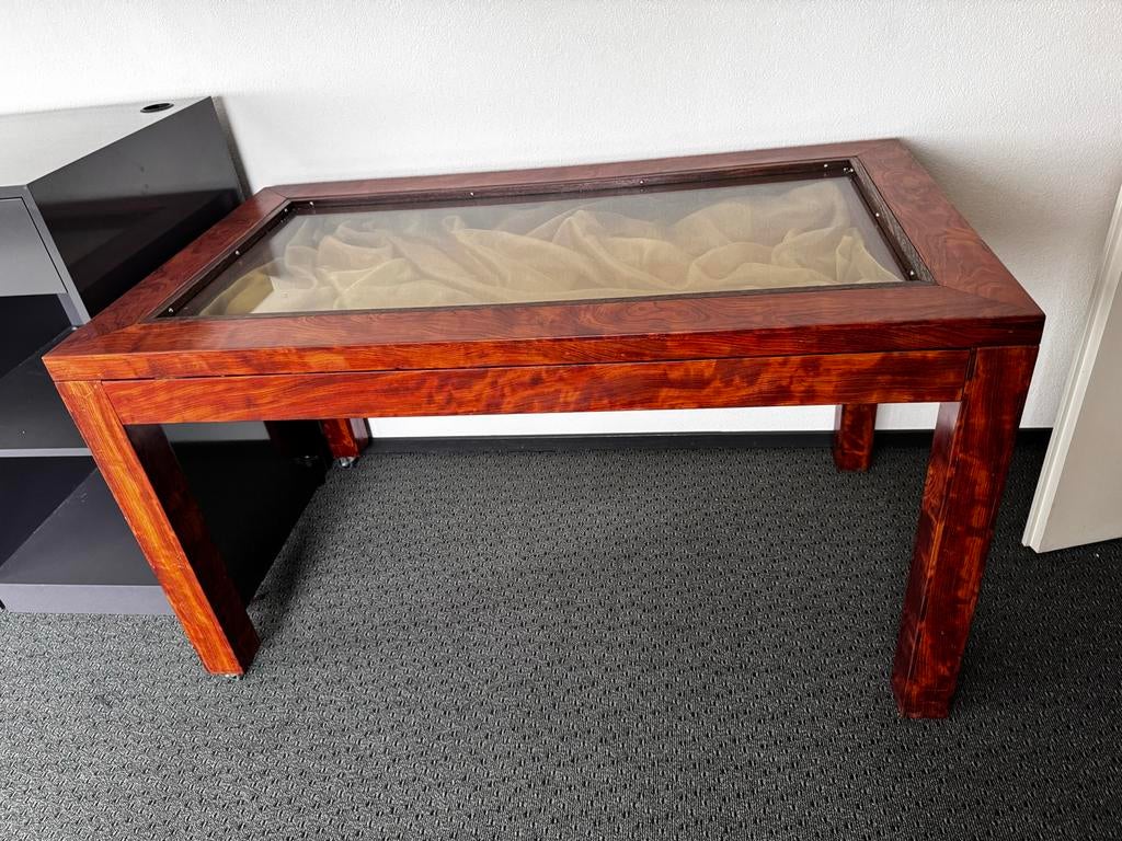Hardhouten tafel met uitschuifbare vitrine, Ophalen, Gebruikt, 100 tot 150 cm, 50 tot 100 cm