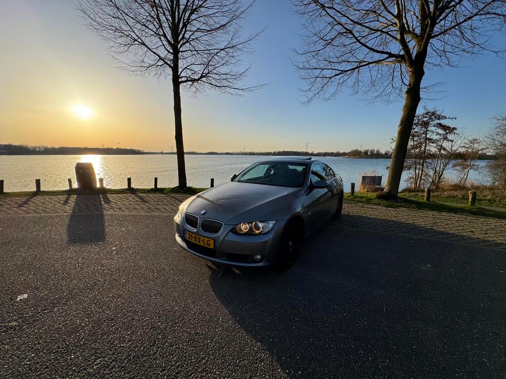 BMW 3-Serie 2.5 I 325 Coupe AUT 2007 Grijs, Auto's, Automaat, 745 kg, Achterwielaandrijving, 2497 cc