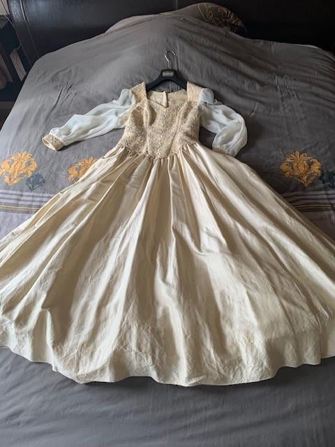 trouwjurk/ Castlefest dress/ Fantasy dress Goudkleurig, Ophalen, Gedragen