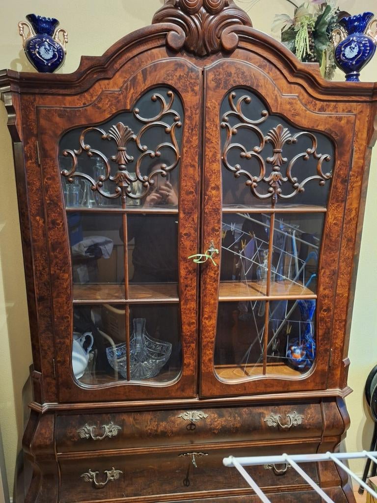 Antieke Wortelnoten Kast met Vitrine en Lades, Antiek en Kunst, Ophalen