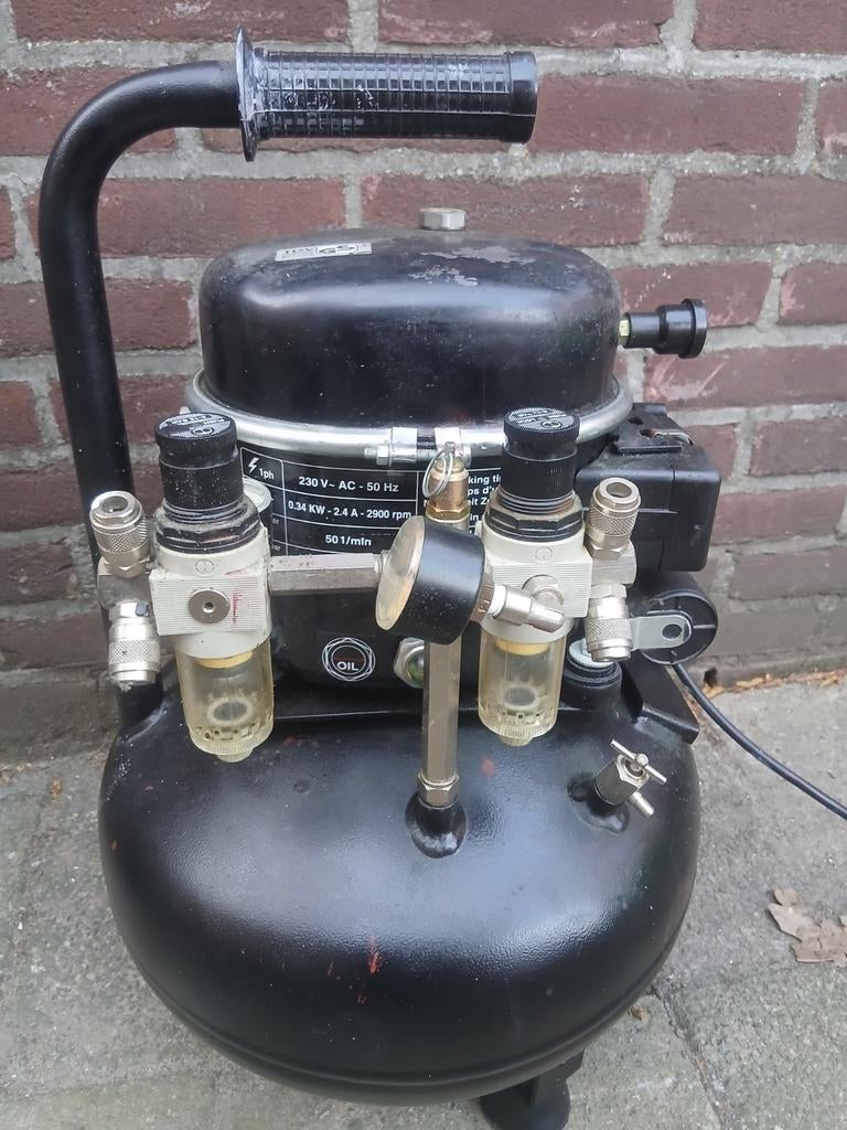 Harder & Steenbeck HTC 50a Airbrush Compressor bieden, Ophalen, Gebruikt, Minder dan 200 liter/min, Geluidgedempt