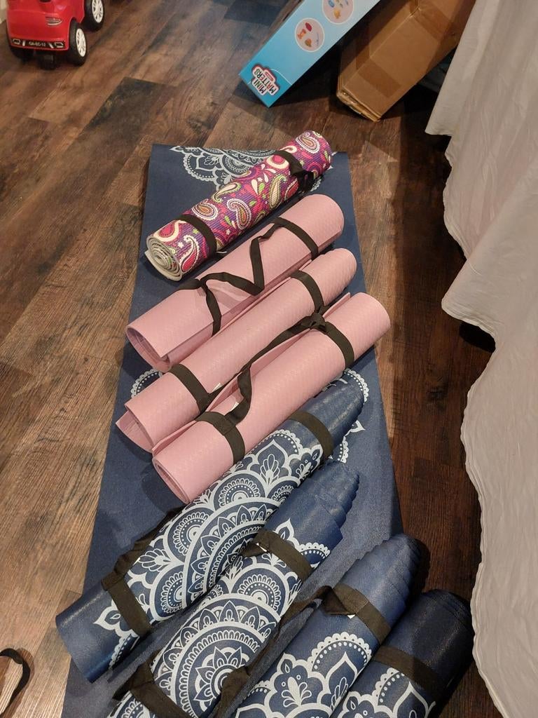 9 yoga of gymmatjes, 5 mm dun, Ophalen of Verzenden, Zo goed als nieuw