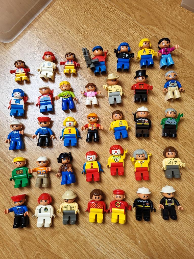 Duplo - voertuigen, poppetjes en hele doos bouwstenen, Ophalen, Inclusief minifiguren, Overige thema's, Zo goed als nieuw