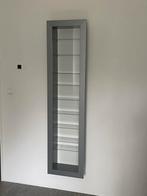 IKEA BERTBY vitrinekast - grijs - 9 glazen plankjes, Huis en Inrichting, Kasten | Vitrinekasten, Ophalen, Minder dan 50 cm, Met deur(en)