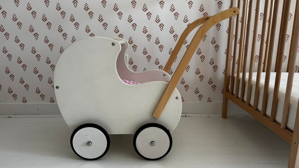 Houten poppenwagen - Van Dijk Toys - Wit met roze deken, Ophalen, Zo goed als nieuw, Duw- of Trekspeelgoed