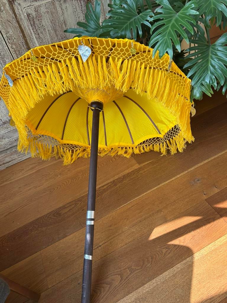 Gele sier parasol met hout uit Bali, Ophalen, Gebruikt