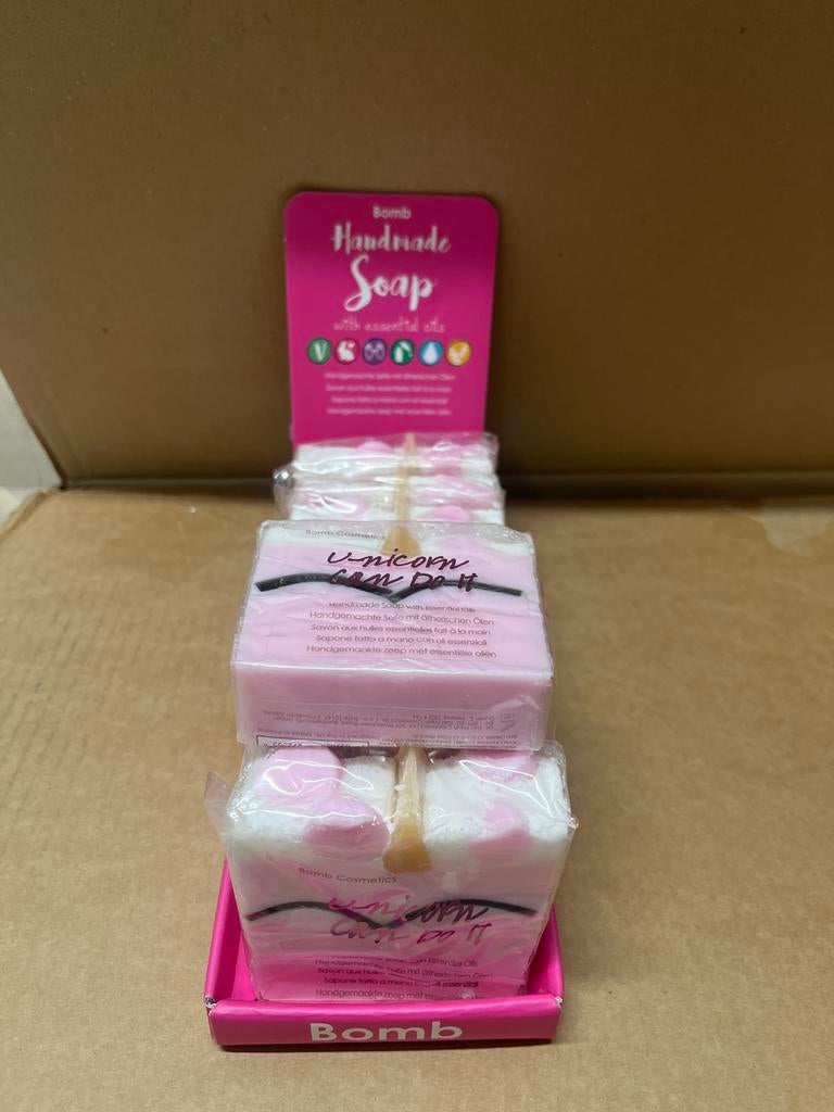 14x Bomb Cosmetics Unicorn Handmade Zeep met Essentiële Olië, Ophalen of Verzenden, Nieuw, Bad & Douche