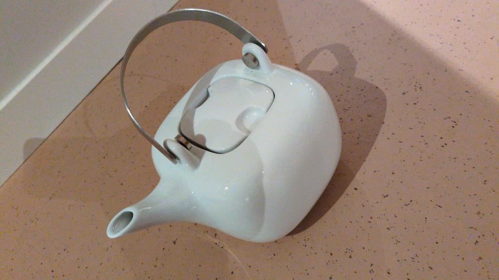 Witte theepot met theefilter - van
ASA Selection, Theepot/fluitketel, Ophalen of Verzenden, Zo goed als nieuw, Steen/keramiek