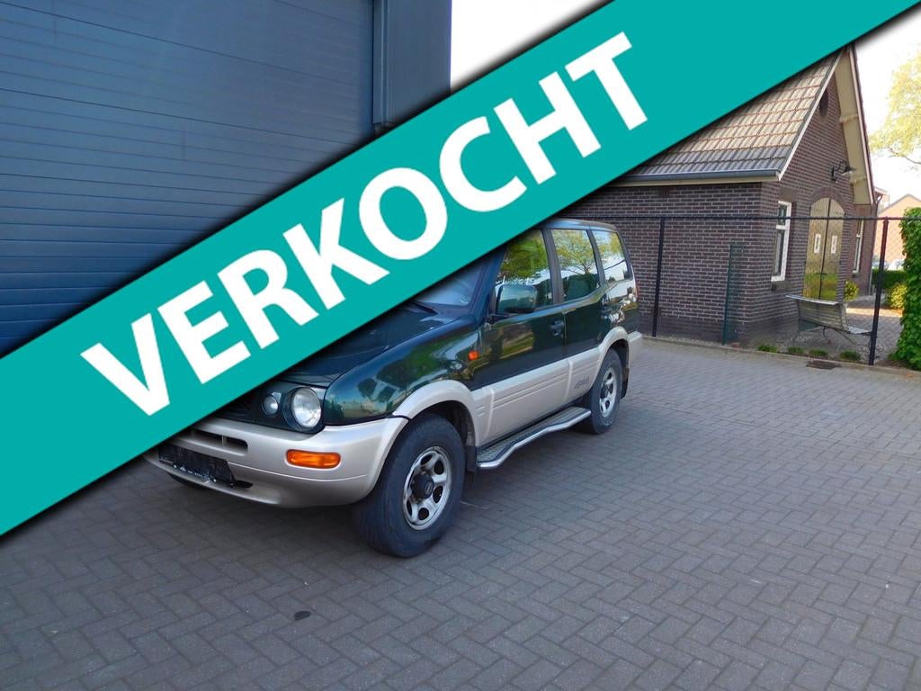 Nissan Terrano 2.4 SE, Gebruikt, 7 stoelen, Handgeschakeld, Terrano