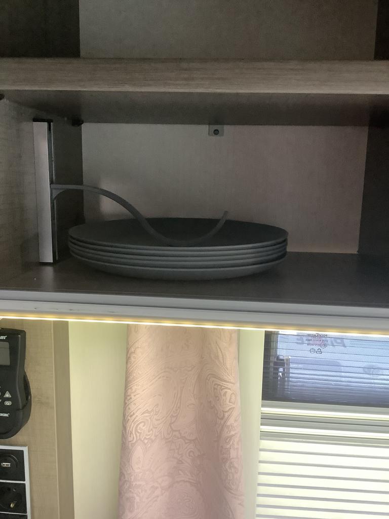 Borden klem voor in de camper, Ophalen, Zo goed als nieuw