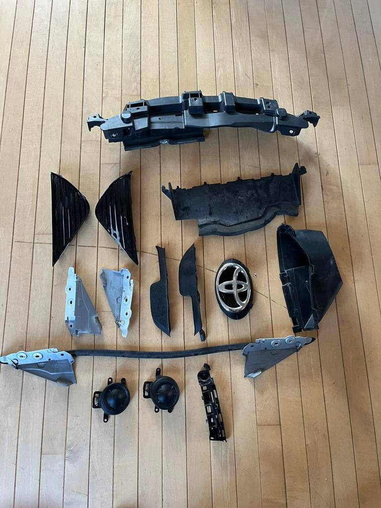 Toyota aygo bj 2021 bumper delen, Gebruikt, Voor, Ophalen of Verzenden, Toyota