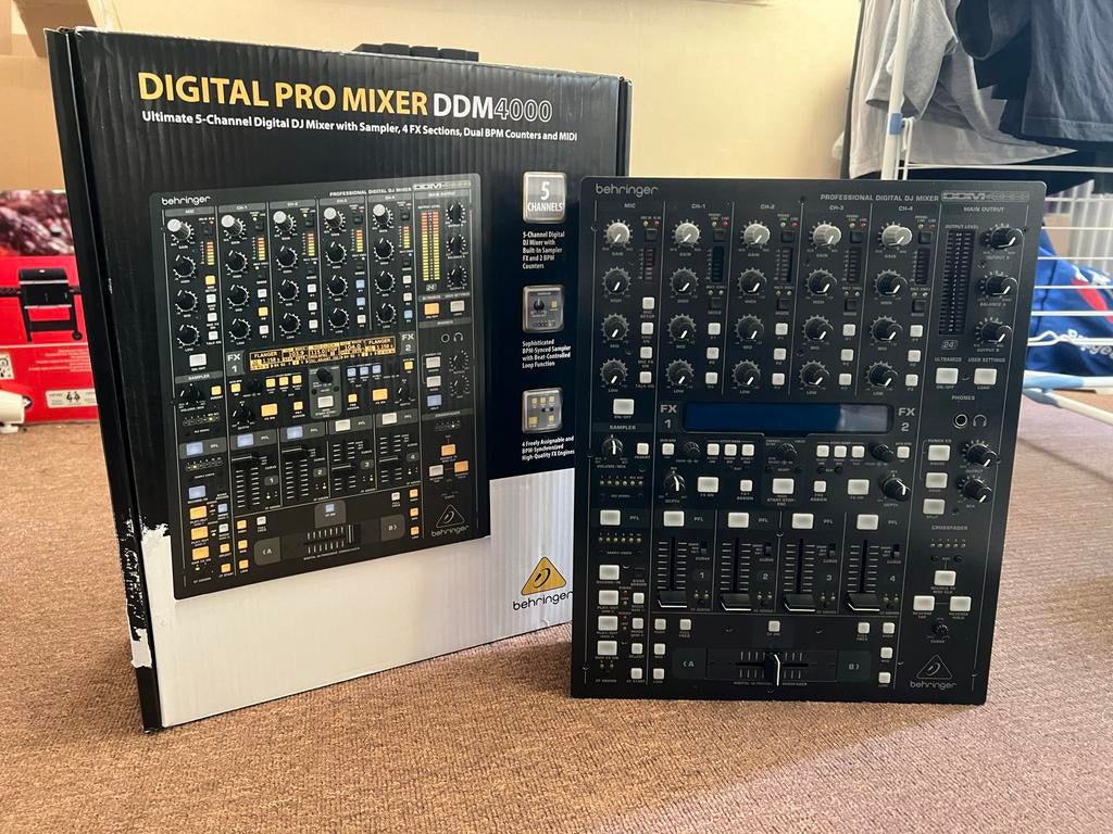 Behringer DDM4000 Digitale DJ Mixer - Zo goed als nieuw, Ophalen of Verzenden, Zo goed als nieuw, Minder dan 5 kanalen, Microfooningang