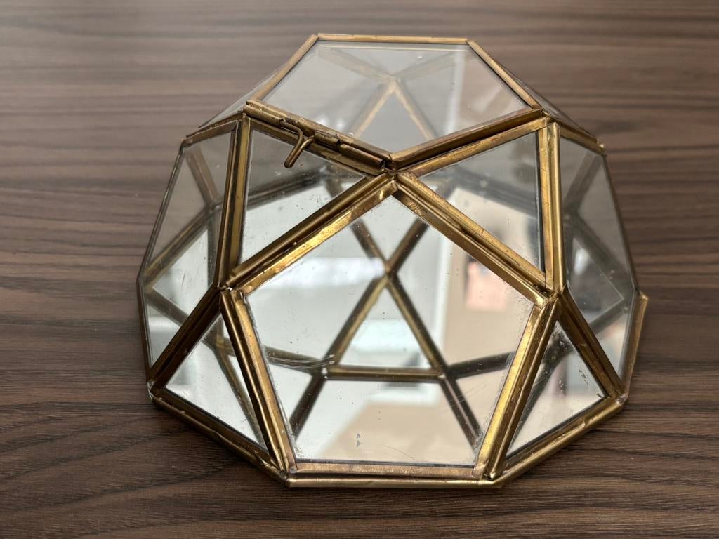 Diamant vormige vitrinekist van glas met messing, Antiek en Kunst, Ophalen of Verzenden