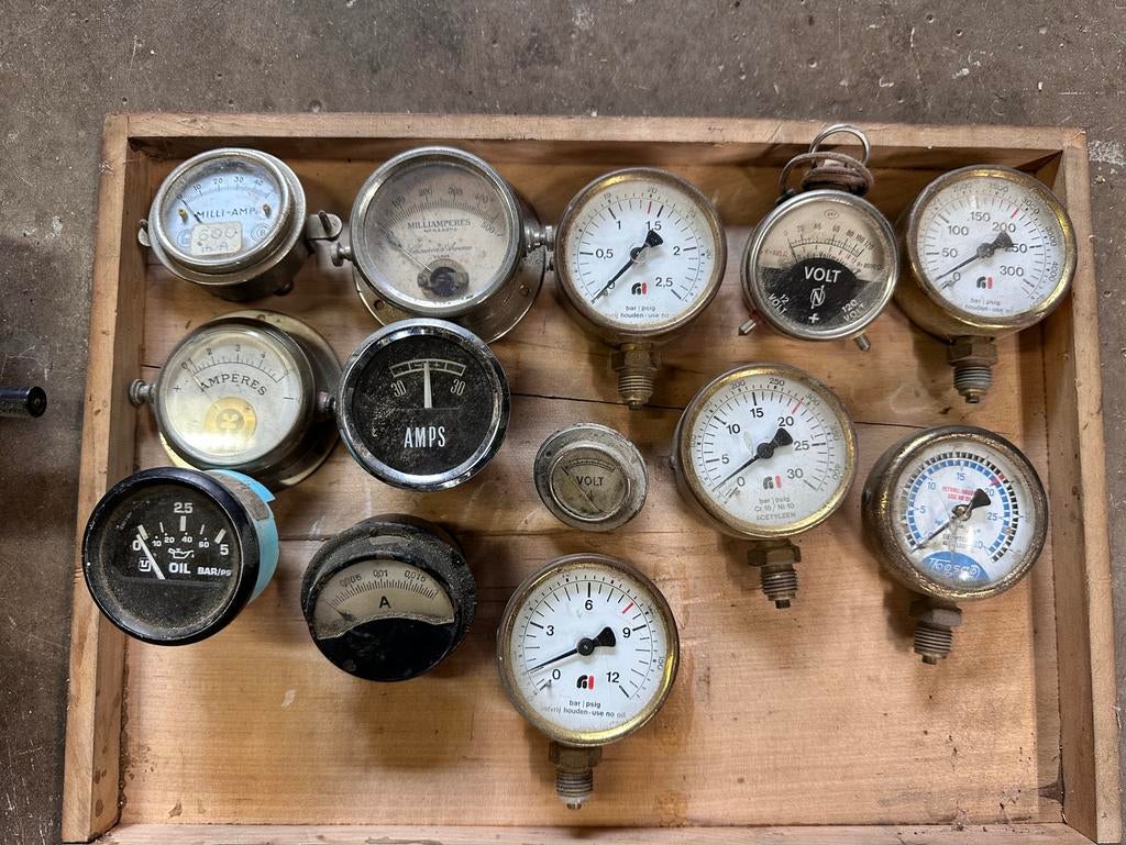 Grote partij antieke meters voltmeters amperemeters, Antiek en Kunst, Antiek | Gereedschap en Instrumenten, Ophalen of Verzenden