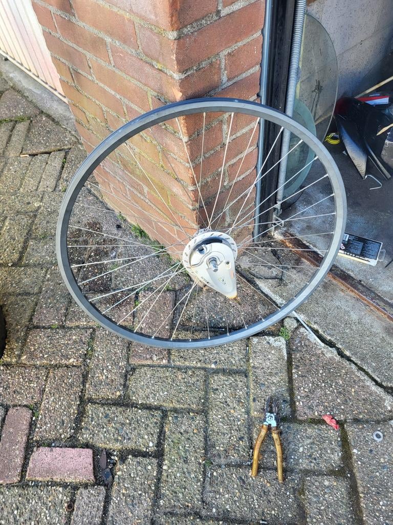 28 inch voorwiel .perfekt recht met rollerbrake remmen, Fietsen en Brommers, Ophalen of Verzenden