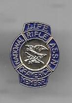 GEWEREN RIFLE PIN, Ophalen of Verzenden, Gebruikt, Overige onderwerpen, Speldje of Pin