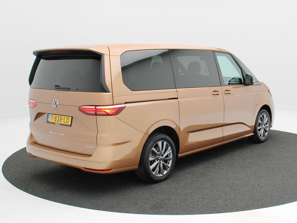 Volkswagen Multivan 1.4 eHybrid 218 Pk L2H1 Life Business 7, Auto's, Stof, Gebruikt, Euro 6, Bruin