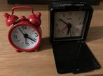 2 wekkers: rood mini en zwart reiswekker limburgs dagblad, Ophalen of Verzenden